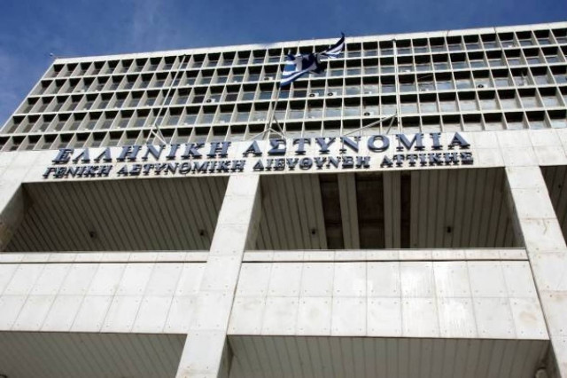 Διαμαρτυρία στη ΓΑΔΑ μετά τις προσαγωγές στο γραφείο του Βαρβιτσιώτη