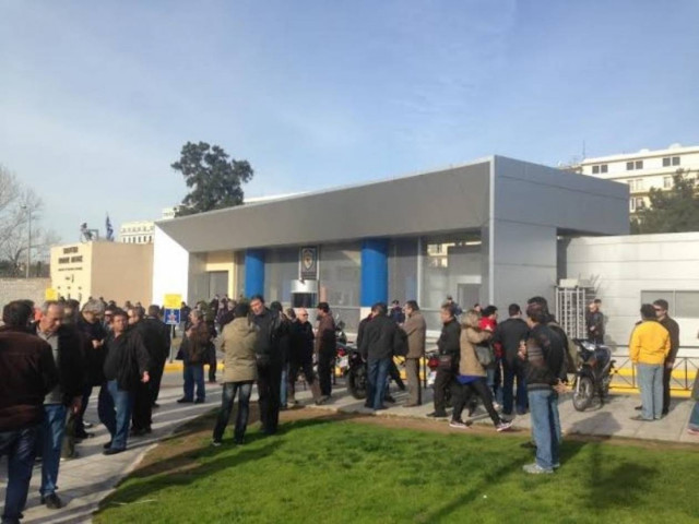 Στο ΥΕΘΑ οι εργαζόμενοι των Ναυπηγείων Σκαραμαγκά (pics)