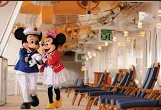 Το πλοίο της Walt Disney πιάνει ξανά λιμάνι...στον Πειραιά!