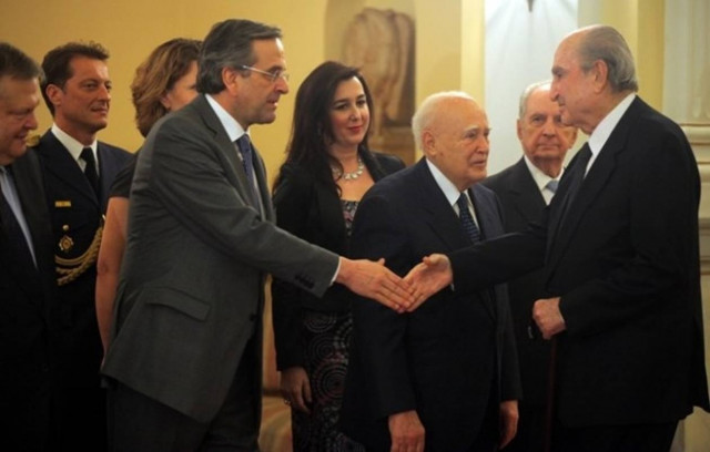 Μία χειραψία που συζητήθηκε...