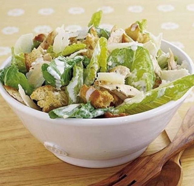Η απόλυτη Caesar salad σε 3 βήματα