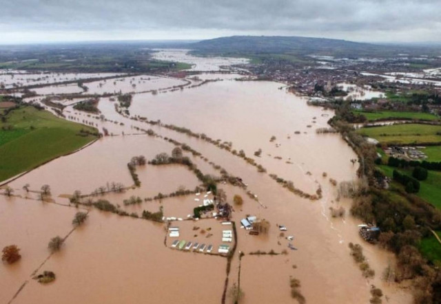 Ρεκόρ βροχόπτωσης στα νότια της Μεγάλης Βρετανίας
