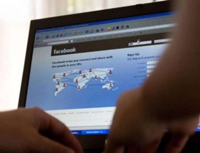 Τον εκβίαζαν με «ροζ βίντεο» στο Facebook