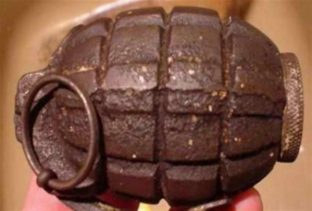 Αλιβέρι: Πήγε για ψάρεμα και βρήκε δύο χειροβομβίδες