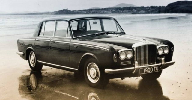 Βόλτα στην αυλή της BENTLEY