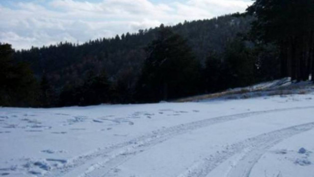 Χιονίζει και στη Λάρισα!