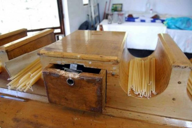 Ανήλικος έβγαζε χαρτζιλίκι από το παγκάρι του ναού