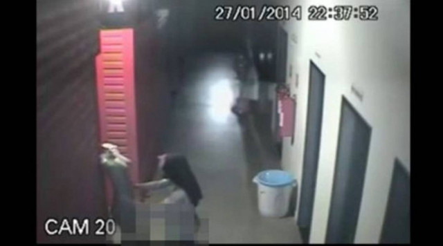 Μπήκε να ληστέψει και είπε να κάνει... σεξ! (vid)