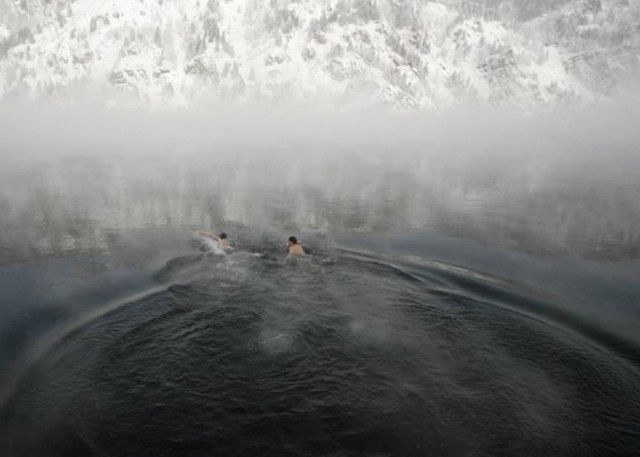 Κολύμπησαν στους -30 βαθμούς Κελσίου