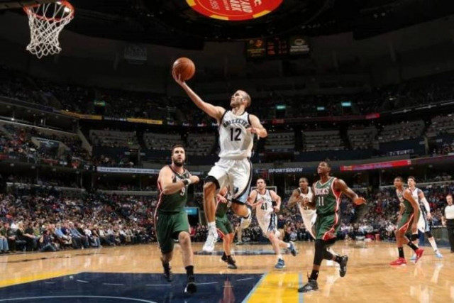 Όλα όσα έκανε ο Καλάθης στον Αντετοκούνμπο (photos+video)