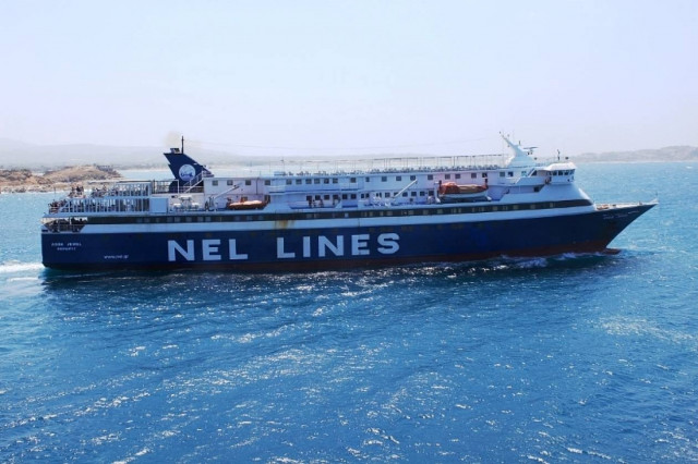 Επιβατικό πλοίο δεν κατάφερε να προσεγγίσει τη Φολέγανδρο