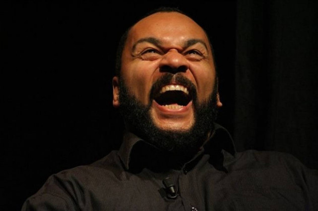 Βρετανία: Απαγόρευση εισόδου στον αμφιλεγόμενο Γάλλο κωμικό Ντιεντονέ