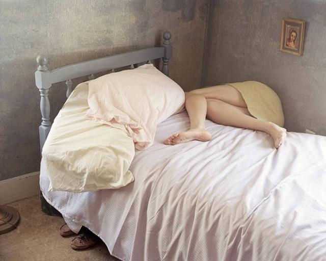 Πιο πολλοί θάνατοι από πτώση από το κρεβάτι παρά από… αεροπλάνο