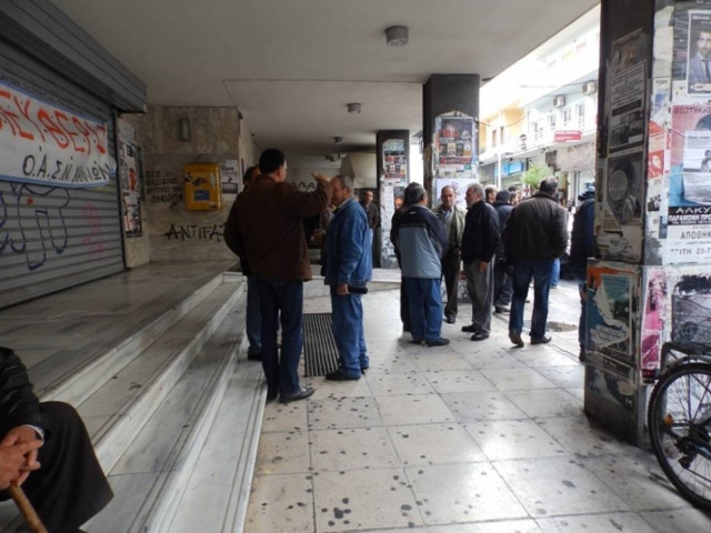 Αποκλεισμένη από αγρότες η εφορία στα Χανιά