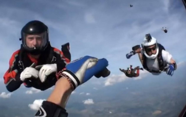 Video: Διάσωση στον αέρα που σου «κόβει» την ανάσα!