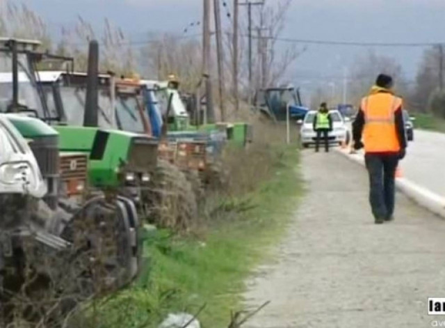 Βίντεο: Στους δρόμους οι αγρότες με τα τρακτέρ