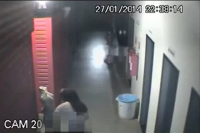 Διαρρήκτης την «βρίσκει» με ακέφαλη κούκλα βιτρίνας! (βίντεο)