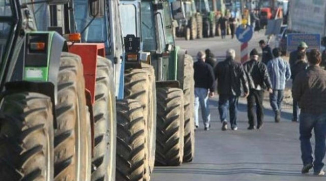 Συνεχίζεται ο αποκλεισμός της ΔΟΥ Αγίου Νικολάου από τους αγρότες