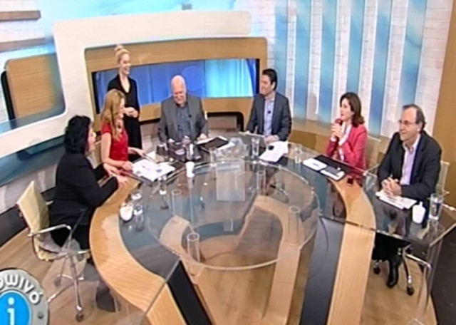 Η Κανέλλη τραγούδησε το «Happy Birthday» στον Παπαδάκη (vid)