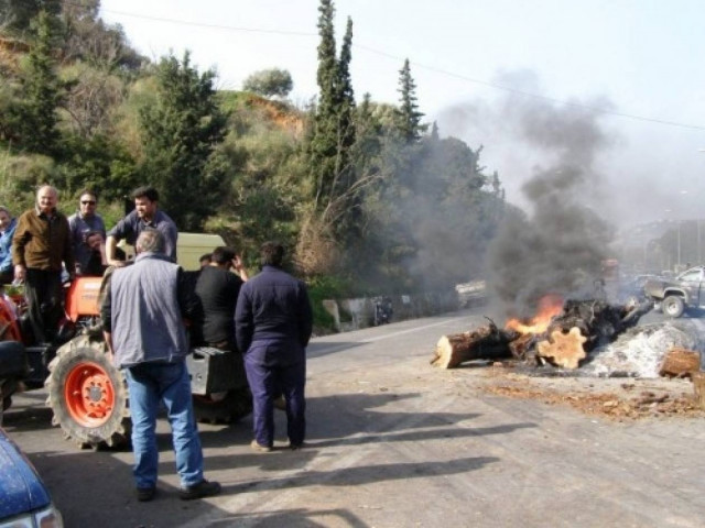 Χανιά: Παραμένουν οι αγρότες στο «μπλόκο»