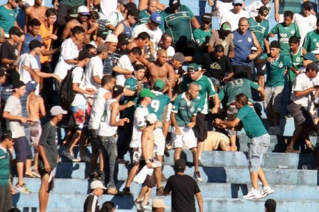 Βραζιλία: Απίστευτο ξύλο αστυνομικών σε οπαδό! (video)