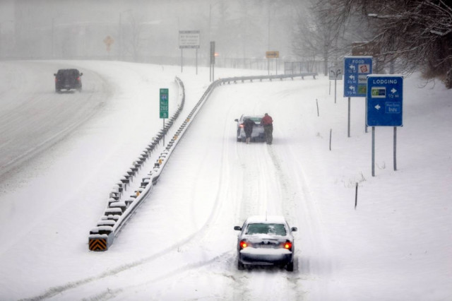 Χιονοθύελλα σαρώνει τις κεντρικές Ηνωμένες Πολιτείες