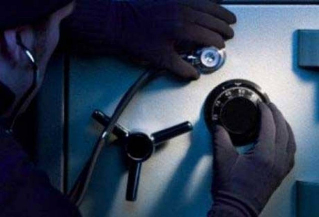 Τρίκαλα: Ξήλωσαν 2 χρηματοκιβώτια από βιομηχανία μπισκότων