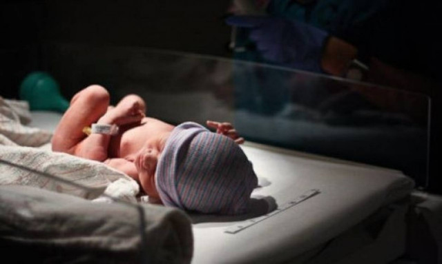 Γιατί οι Ελληνίδες δε γεννούν φυσιολογικά;