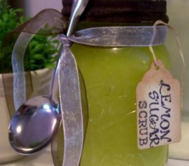 Scrub λεμονιού και ζάχαρης για μαλακά χέρια