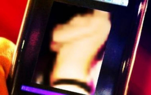 ΣΟΚ: 16χρονη ανέβασε ολόγυμνες φωτογραφίες της στο Twitter