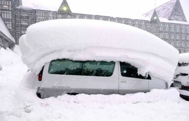 Ιαπωνία: 3 νεκροί και 500 τραυματίες από τη χιονοθύελλα