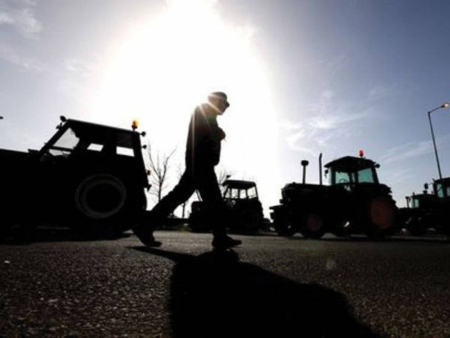 Από τις παχιές αγελάδες της ΕΟΚ στην αγροτιά των …«Εθνικών Οδών»