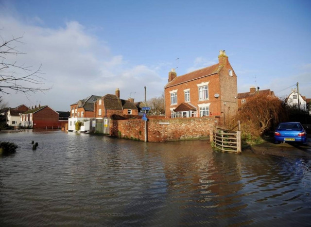 Σφοδρή κακοκαιρία πλήττει τη νοτιοδυτική Αγγλία