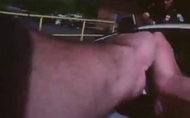 Βίντεο-ΣΟΚ: Αστυνομικός πυροβολεί 16 φορές έναν 64χρονο