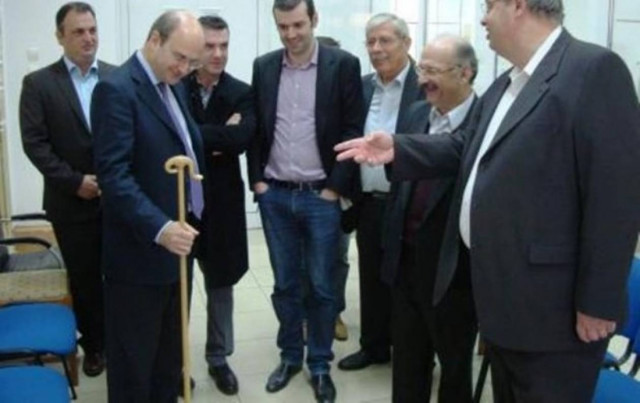 Μια γκλίτσα για τον Κ. Χατζηδάκη