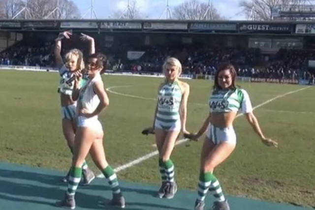 Δείτε το καυτό γκρουπ της Γέοβιλ