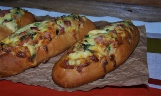 Συνταγή για πεντανόστιμες και ζουμερές γεμιστές μπαγκέτες