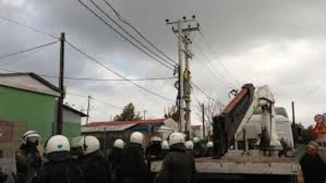 Σοβαρά επεισόδια στον καταυλισμό των κοντέινερ στο Μενίδι