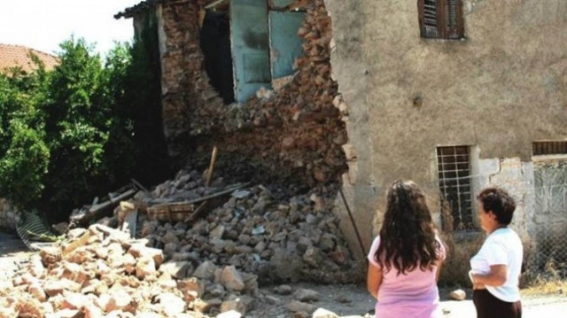 Ξεσπούν οι σεισμοπαθείς της Αμφίκλειας: Μας ξέχασαν (vid)