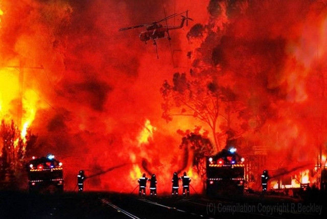 Καίγονται σπίτια από τις πυρκαγιές στην Αυστραλία