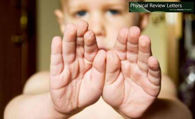 Γιατί τα δάκτυλα ζαρώνουν στο νερό