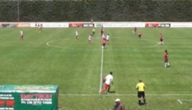 Απίστευτο γκολ με τη… σέντρα! (video)