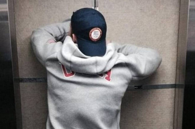 Ο αθλητής που κλειδώθηκε στην τουαλέτα, κλείστηκε και στο ασανσέρ!