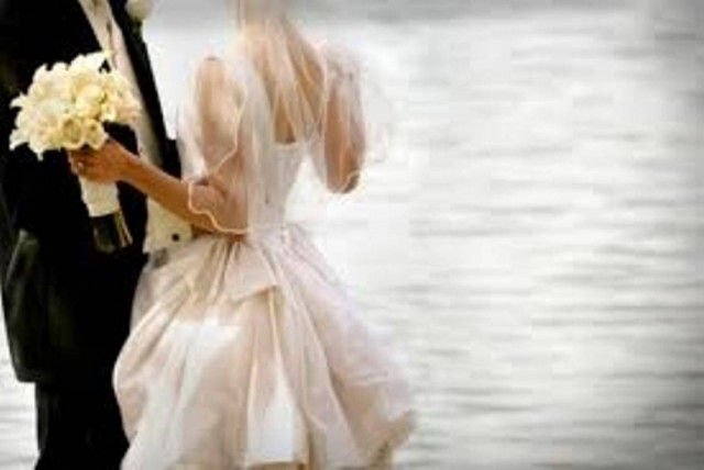 Το Facebook σας συμβουλεύει πότε να παντρευτείτε...