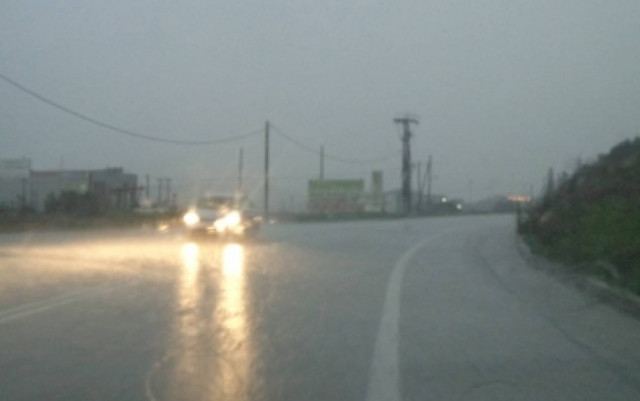 Σφοδρή καταιγίδα στη Λιβαδειά-Προβλήματα στην κυκλοφορία