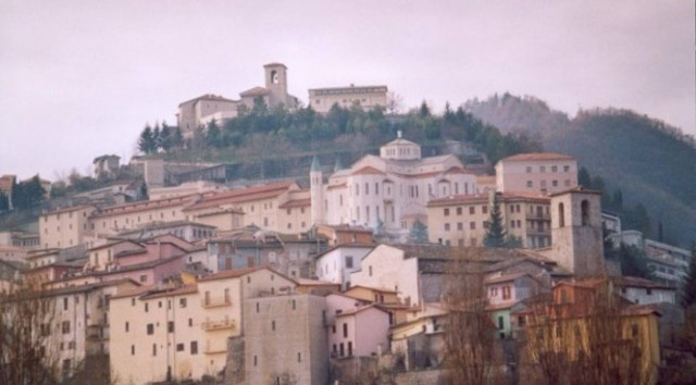 Ενα μοναστήρι με «οίκο νυφικών»!