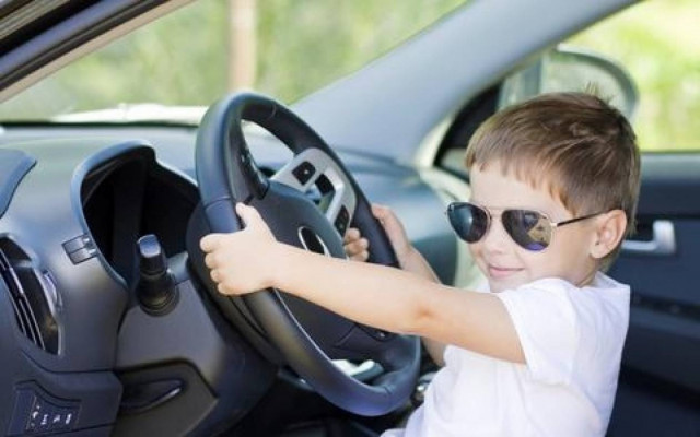 10χρονος οδηγός προσπάθησε να πείσει τους αστυνομικούς ότι είναι...