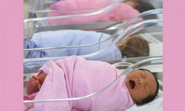 Yιοθεσία στην Ελλάδα: Ενας μαραθώνιος που κρατάει χρόνια