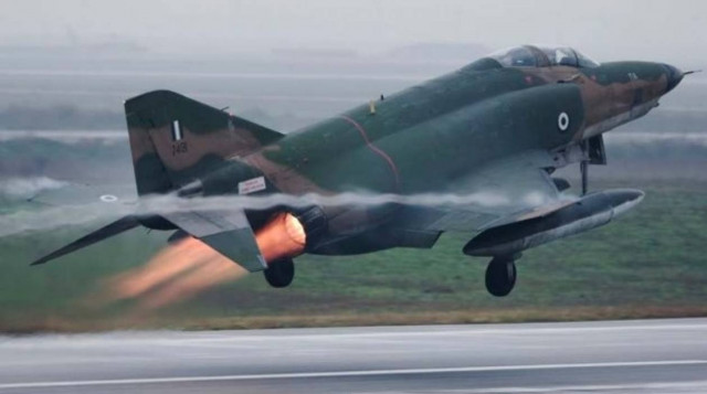 Εκτός πίστας βρέθηκε από βλάβη αεροσκάφος RF-4E της ΠΑ