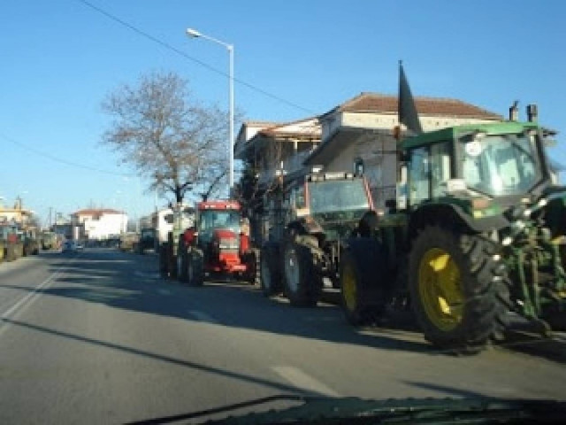 Αγρότες διέκοψαν για μισή ώρα την κυκλοφορία στην Αθηνών - Λαμίας